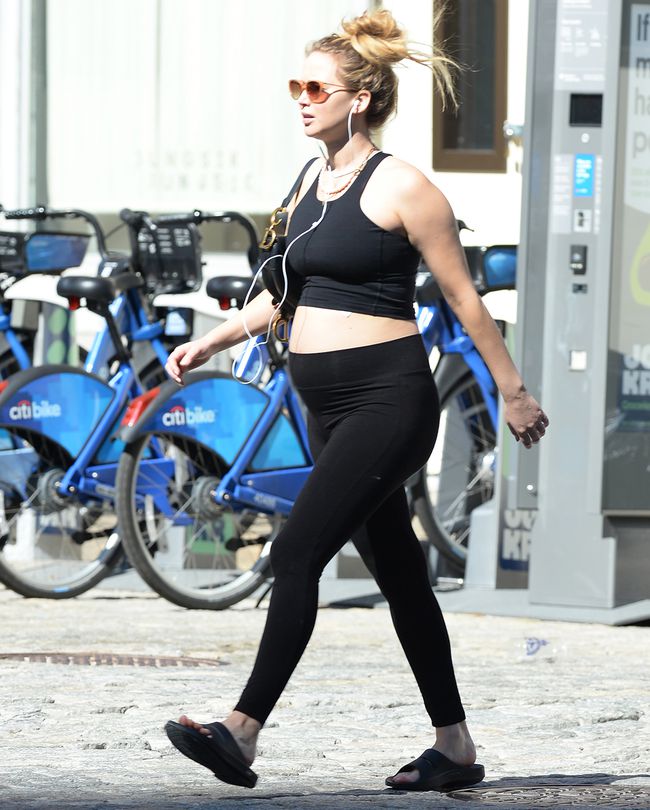 Pregnant Jennifer Lawrence Steps Out In NYC Pregnant Jennifer Lawrence Steps Out In NYC