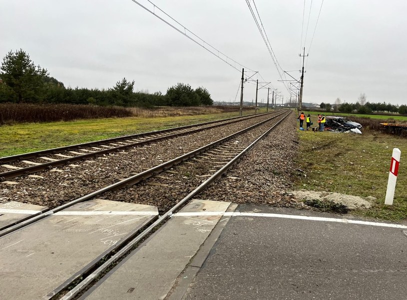 Przez Zaniedbania Zginęła Pięcioosobowa Rodzina Na Przejeździe Kolejowym – Raport O Tragedii Przez Zaniedbania Zginęła Pięcioosobowa Rodzina Na Przejeździe Kolejowym – Raport O Tragedii