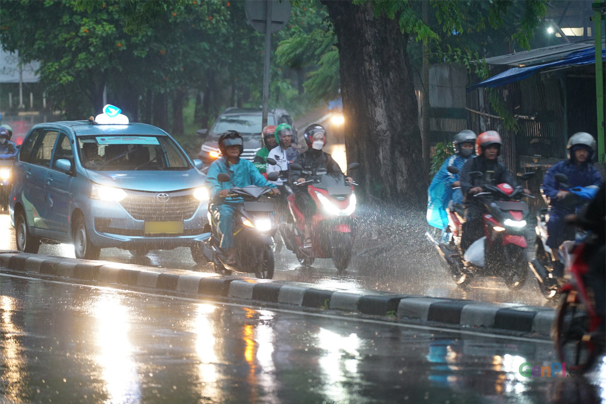 Ramalan Cuaca Jawa Barat Besok: Waspada Hujan Hingga Petang Ramalan Cuaca Jawa Barat Besok: Waspada Hujan Hingga Petang