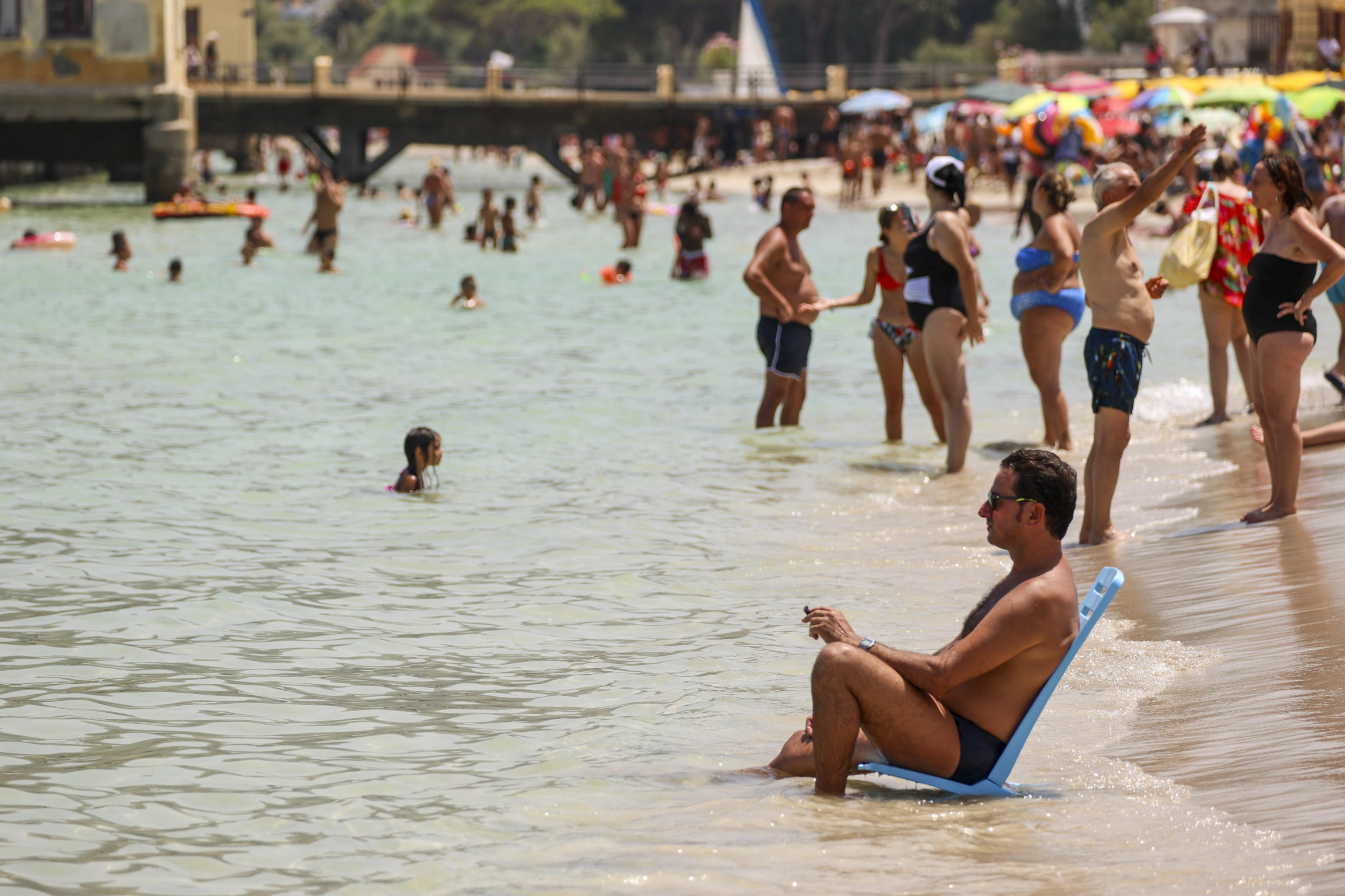 Record-Breaking Temperatures Scorch LA And Orange Counties: Heatwave Impacts Record-Breaking Temperatures Scorch LA And Orange Counties: Heatwave Impacts