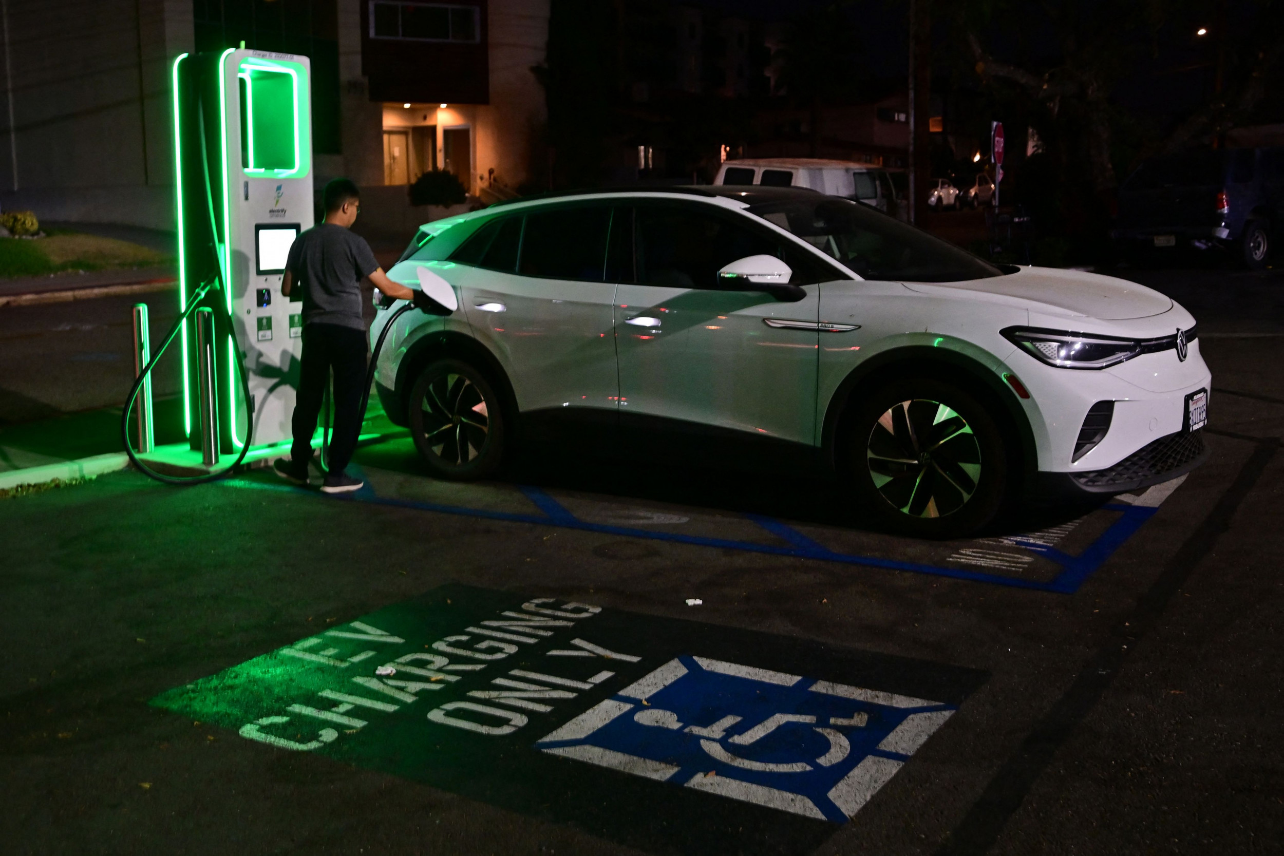 Resistance To EV Mandates Grows Among Car Dealerships Resistance To EV Mandates Grows Among Car Dealerships