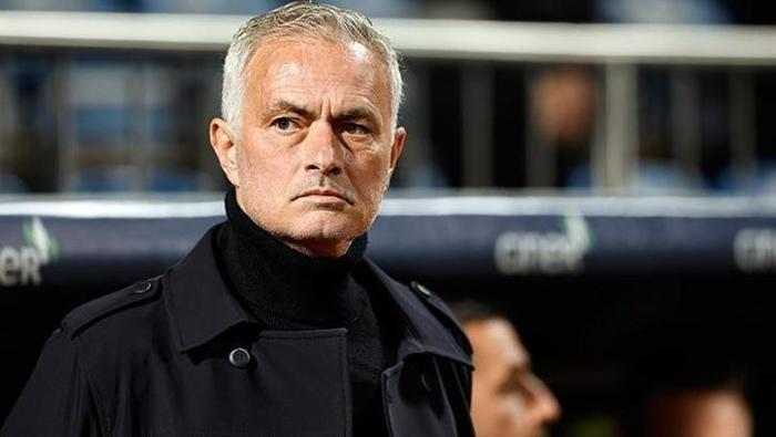 Resmi: Fenerbahçe Oyuncusu Ajax'a Transfer! Mourinho Faktörü Resmi: Fenerbahçe Oyuncusu Ajax'a Transfer! Mourinho Faktörü