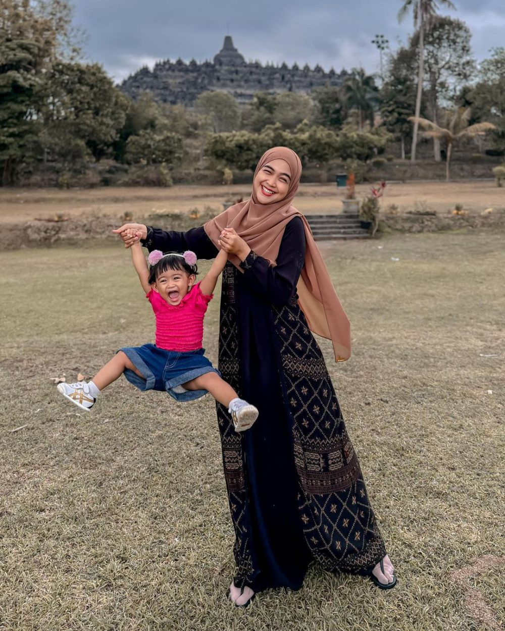 Ria Ricis Dan Moana: 7 Aktivitas Seru Liburan Lebaran Di Bali Dan Sumba Ria Ricis Dan Moana: 7 Aktivitas Seru Liburan Lebaran Di Bali Dan Sumba