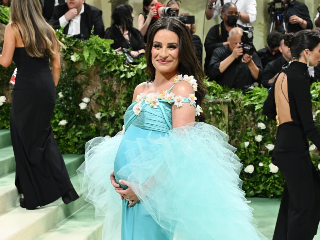 Rihanna's Stunning Met Gala Appearance: A Third Pregnancy Reveal Rihanna's Stunning Met Gala Appearance: A Third Pregnancy Reveal