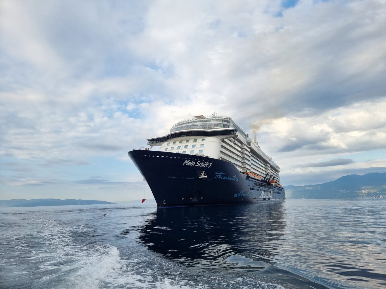 Robbie Williams Headlines Mein Schiff Relax Christening In Málaga Robbie Williams Headlines Mein Schiff Relax Christening In Málaga