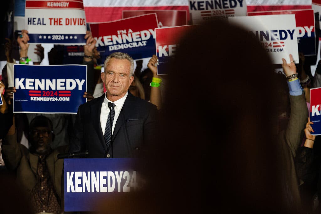 Robert F. Kennedy Jr. Ignores High Bacteria Levels, Enjoys Family Swim In Rock Creek Robert F. Kennedy Jr. Ignores High Bacteria Levels, Enjoys Family Swim In Rock Creek