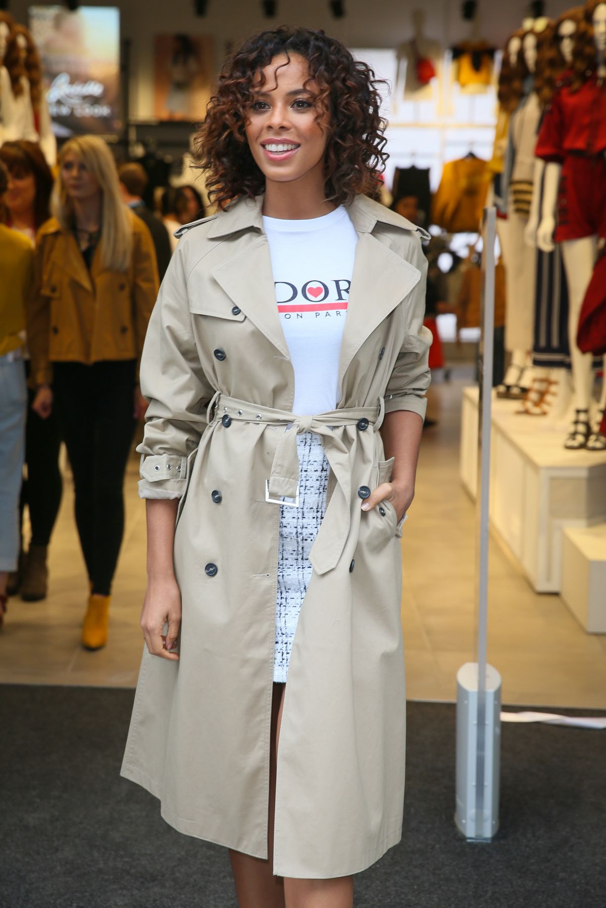 Rochelle Humes Debuts Stunning New Hair At Roksanda's London Fashion Week Show Rochelle Humes Debuts Stunning New Hair At Roksanda's London Fashion Week Show