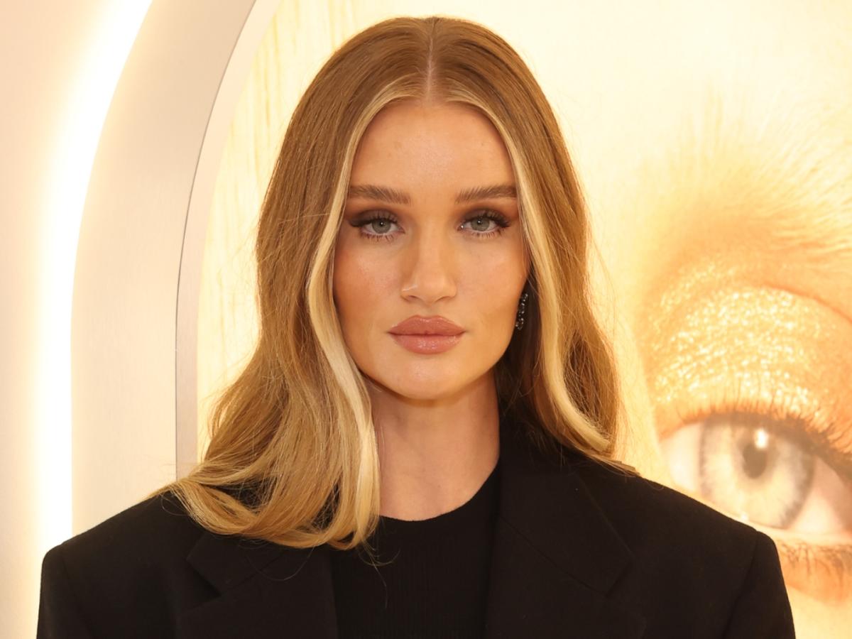 Rosie Huntington-Whiteley's All-White Lingerie Look: A Study In Perfection Rosie Huntington-Whiteley's All-White Lingerie Look: A Study In Perfection