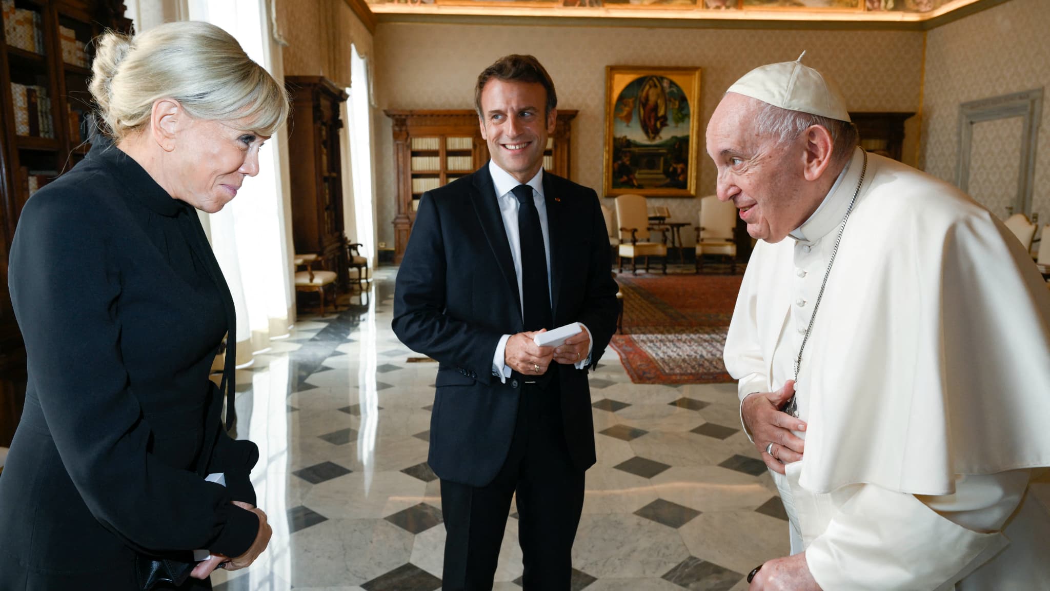 Rumeurs À Rome : Macron Accusé D'ingérence Dans L'élection Papale Rumeurs À Rome : Macron Accusé D'ingérence Dans L'élection Papale