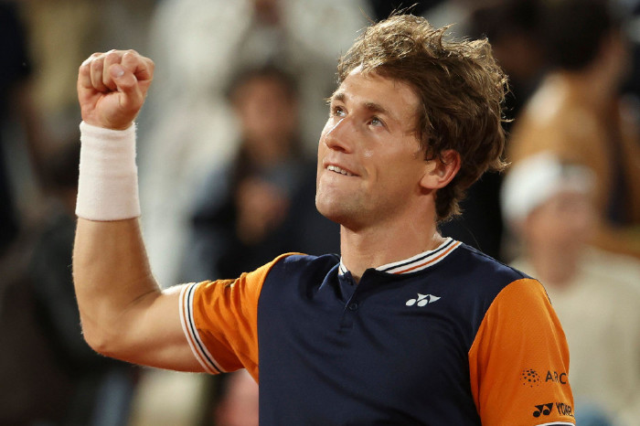 Ruud Bows Out Of French Open After Knee Problem Against Borges Ruud Bows Out Of French Open After Knee Problem Against Borges