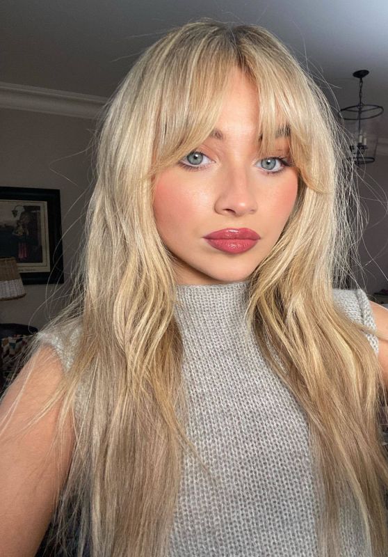 Sabrina Carpenter's Fortnite Concert: Fans React Sabrina Carpenter's Fortnite Concert: Fans React