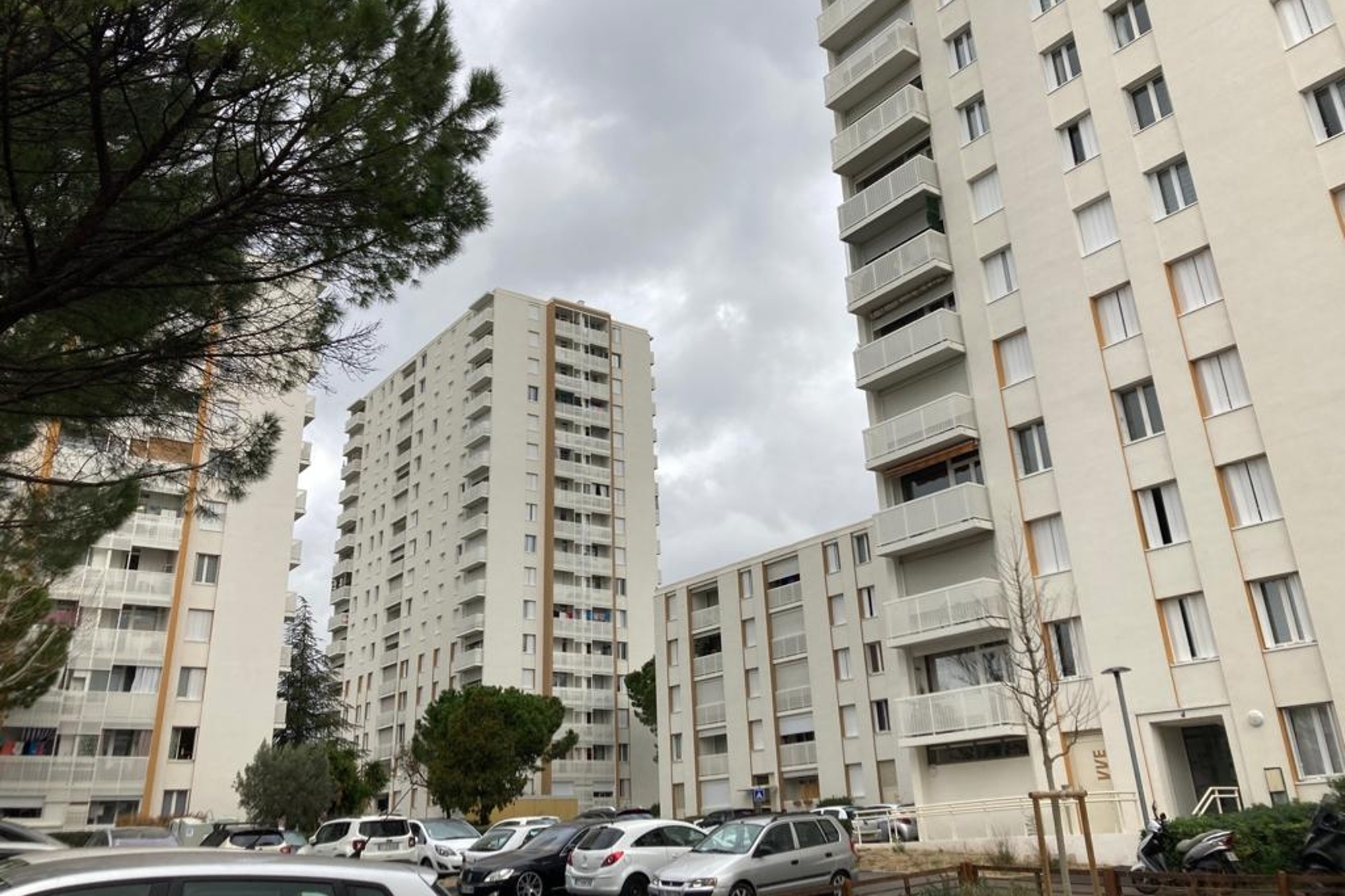 Saint-Ouen: L'école Maternelle Menacée Par Un Point De Deal Voisin - Vote Pour Un Déménagement Saint-Ouen: L'école Maternelle Menacée Par Un Point De Deal Voisin - Vote Pour Un Déménagement