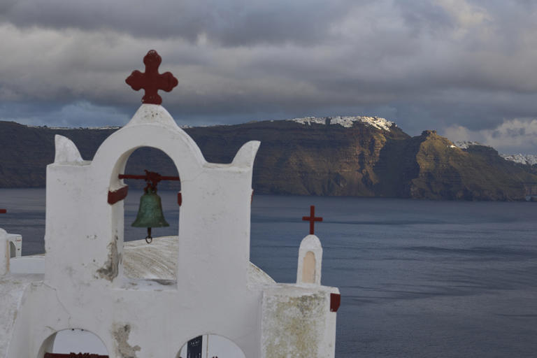 Santorini Earthquake Activity: Decreasing Tremors, Uncertain Future Santorini Earthquake Activity: Decreasing Tremors, Uncertain Future