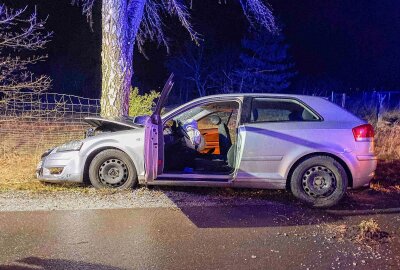 Schwerer Verkehrsunfall In Stemwede: Bad Essener Fahrer Kracht Gegen Baum Schwerer Verkehrsunfall In Stemwede: Bad Essener Fahrer Kracht Gegen Baum