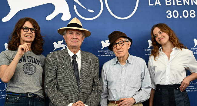 Sean Penn's Allegiance To Woody Allen: A Persistent #MeToo Issue Sean Penn's Allegiance To Woody Allen: A Persistent #MeToo Issue