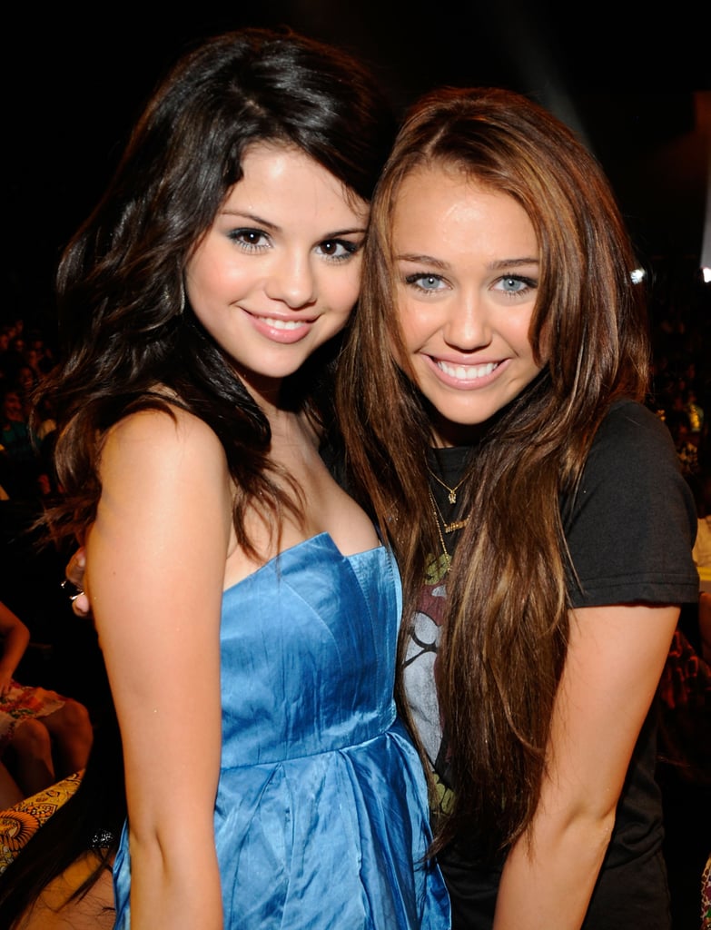 Selena Gomez & Miley Cyrus: Damai Dan Siap Untuk Kencan Berganda Selena Gomez & Miley Cyrus: Damai Dan Siap Untuk Kencan Berganda