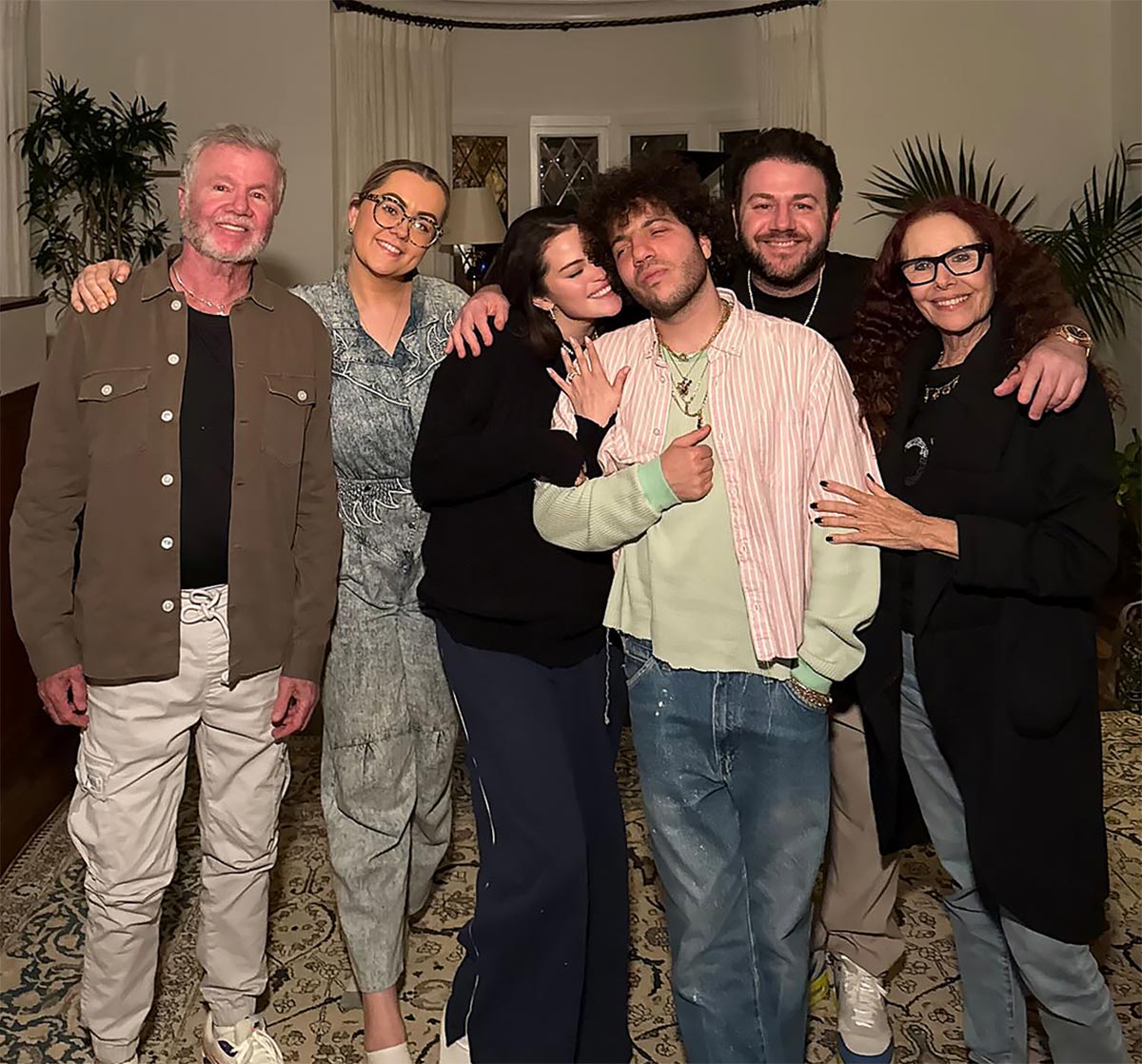 Selena Gomez Denies Wedding First Dance With Benny Blanco Selena Gomez Denies Wedding First Dance With Benny Blanco