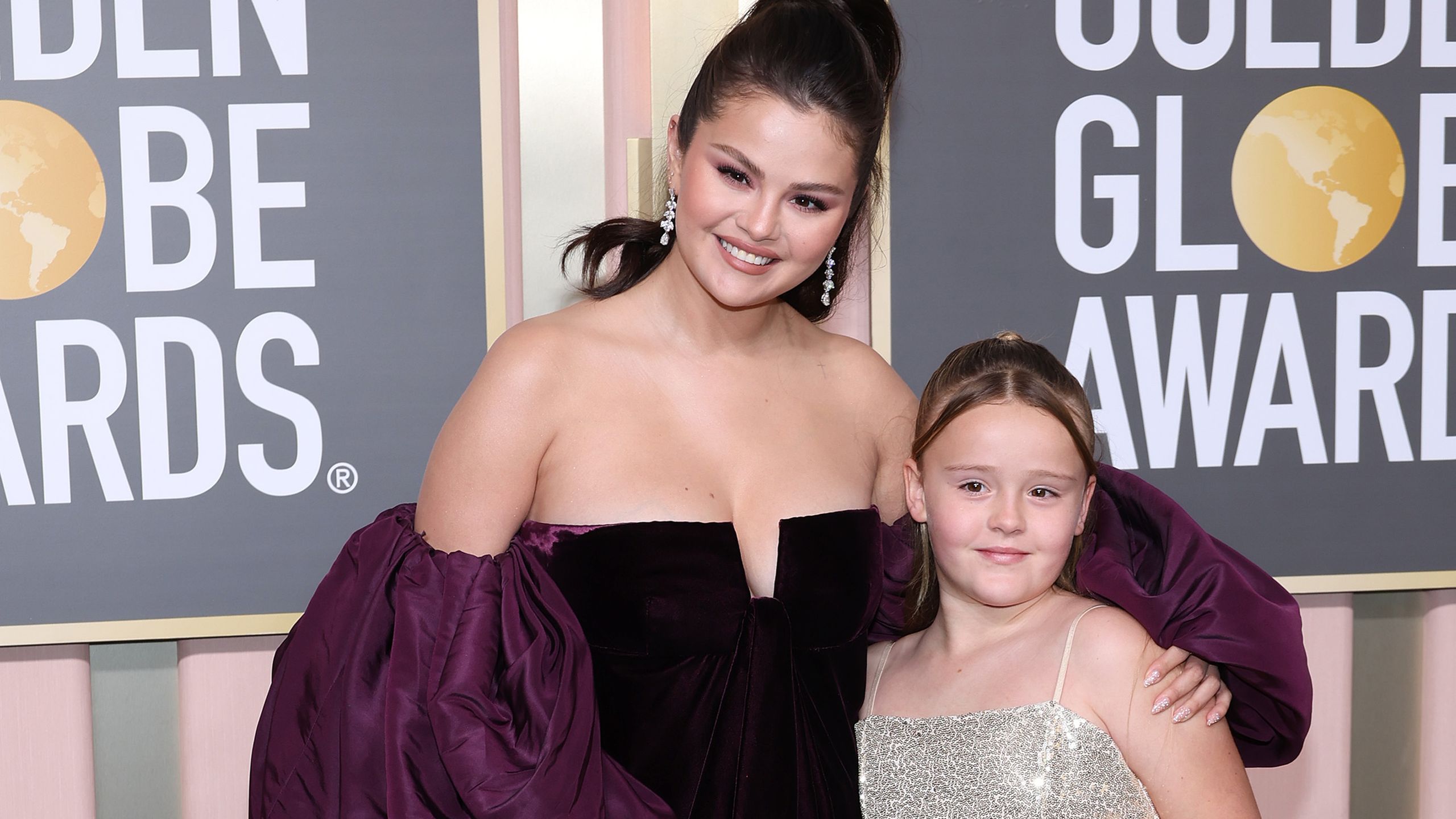 Selena Gomez's Edgy Leather Look: A Hot New Style Statement Selena Gomez's Edgy Leather Look: A Hot New Style Statement