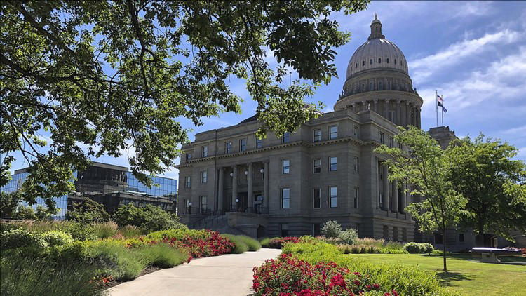 Senate Approves Education Cuts: Universities Prepare Lawsuit Senate Approves Education Cuts: Universities Prepare Lawsuit