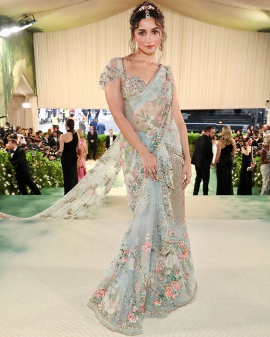 Shah Rukh Khan Makes Met Gala History In Sabyasachi Shah Rukh Khan Makes Met Gala History In Sabyasachi