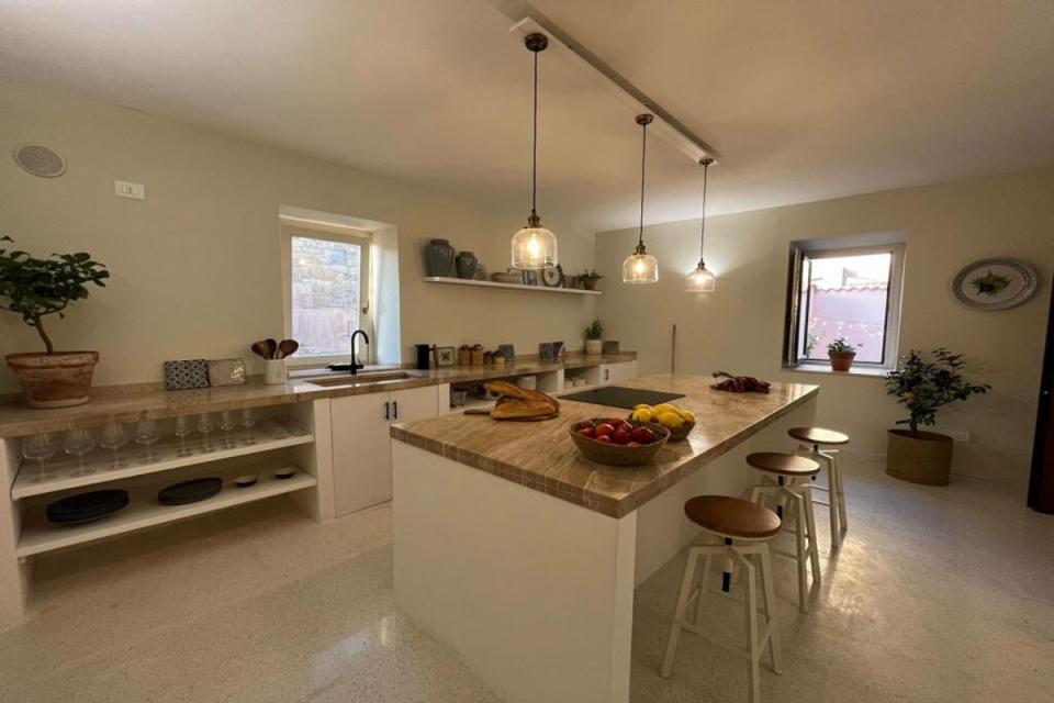 Spanish Townhouse Renovation By Alan Carr And Amanda Holden: €245,000 Spanish Townhouse Renovation By Alan Carr And Amanda Holden: €245,000
