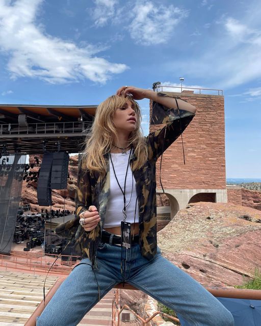 Step Inside Suki Waterhouse's Disco-Infused North American SURFACE Tour Step Inside Suki Waterhouse's Disco-Infused North American SURFACE Tour
