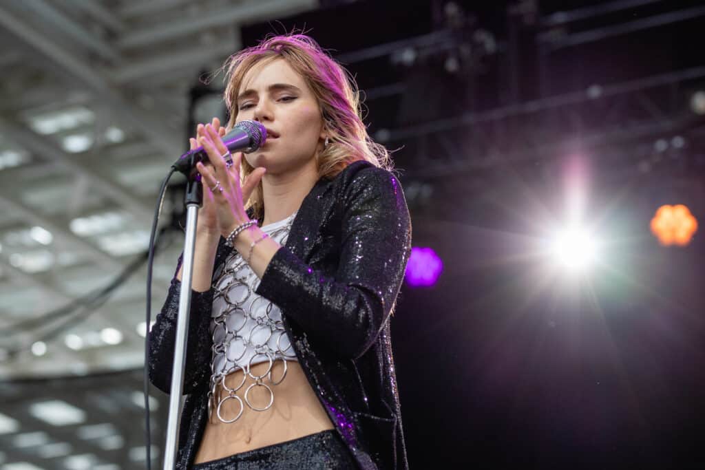Suki Waterhouse's North American SURFACE Tour: Behind The Scenes Of The Disco Spectacle Suki Waterhouse's North American SURFACE Tour: Behind The Scenes Of The Disco Spectacle