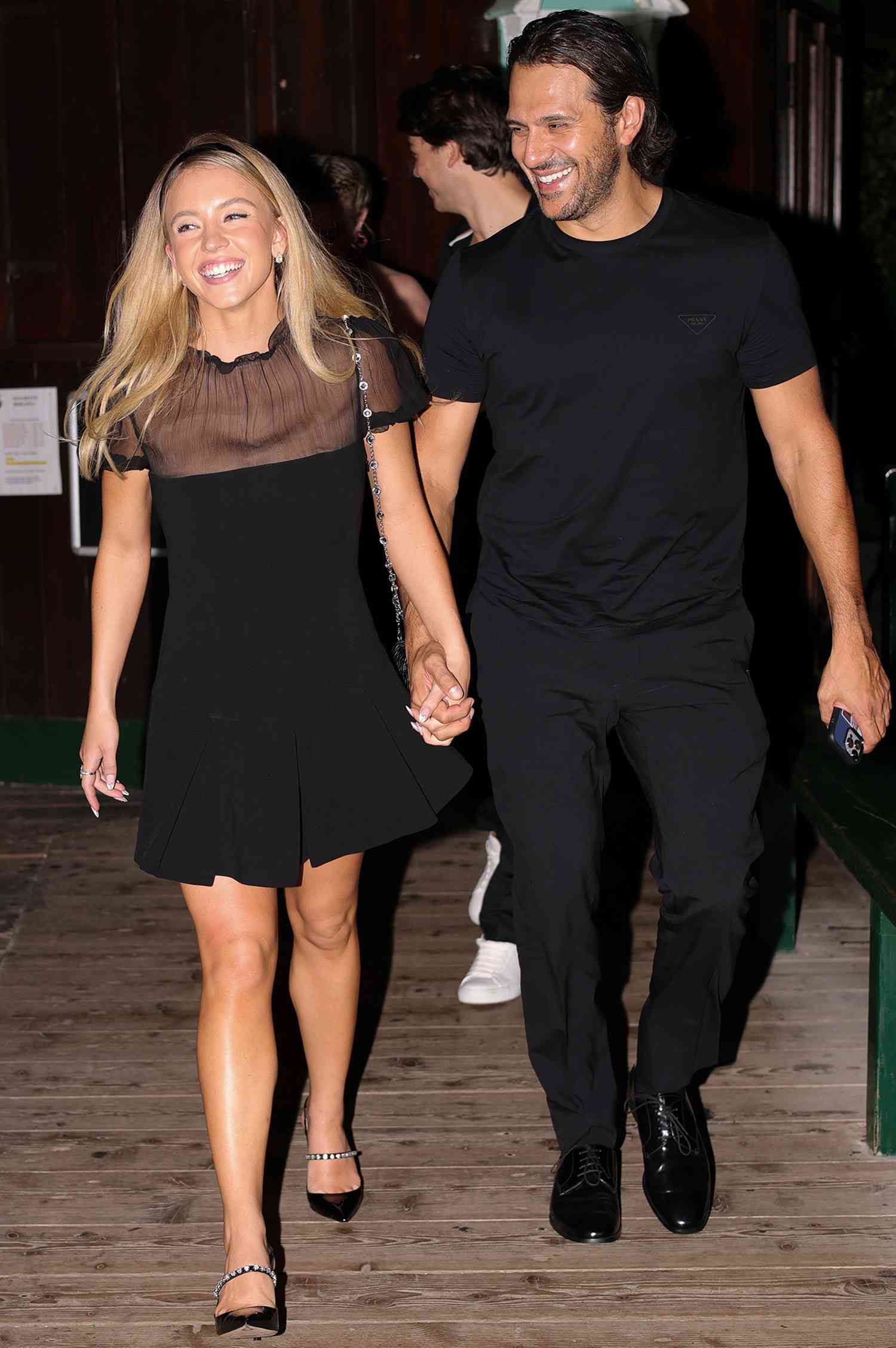 Sydney Sweeney Shows Off Figure Following Split From Fiancé Jonathan Davino Sydney Sweeney Shows Off Figure Following Split From Fiancé Jonathan Davino