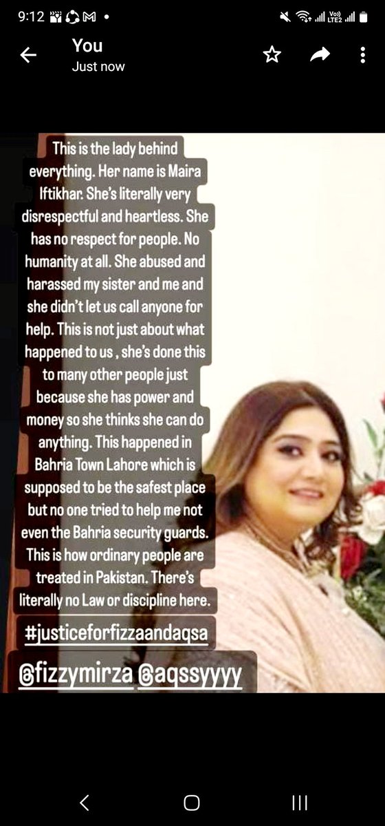 ٹام کروز کے جوتوں پر پاؤں رکھنے والی خاتون مداح اور اداکار کا ردِعمل ٹام کروز کے جوتوں پر پاؤں رکھنے والی خاتون مداح اور اداکار کا ردِعمل