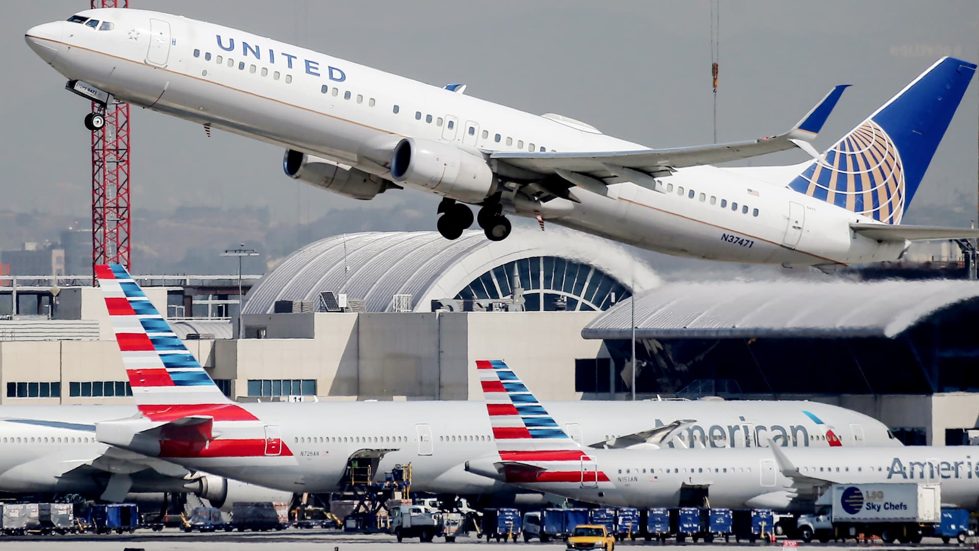 The Airline Industry's Struggle With Volatile Oil Prices And Supply Chain Issues The Airline Industry's Struggle With Volatile Oil Prices And Supply Chain Issues