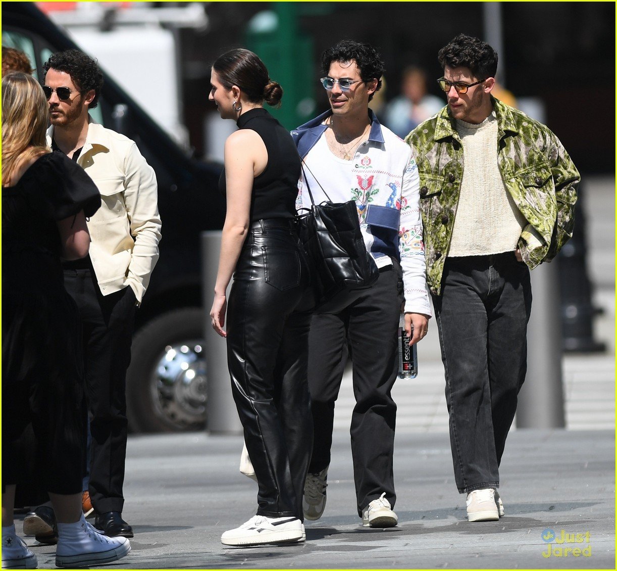The Jonas Brothers' Joe Jonas And A Hilarious Fan Encounter The Jonas Brothers' Joe Jonas And A Hilarious Fan Encounter