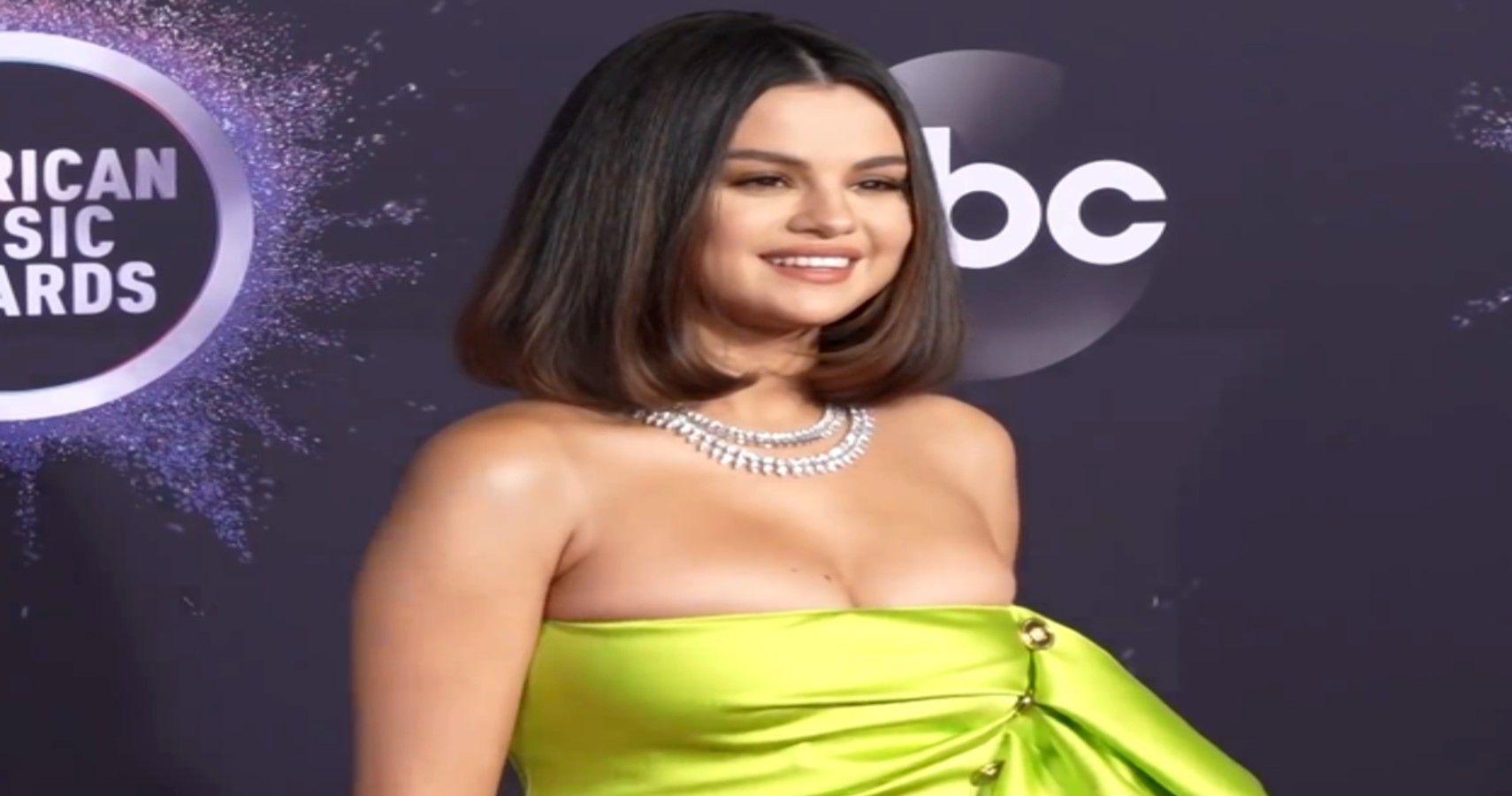 The Story Behind Selena Gomez's $3K Ring's $12 Resale The Story Behind Selena Gomez's $3K Ring's $12 Resale