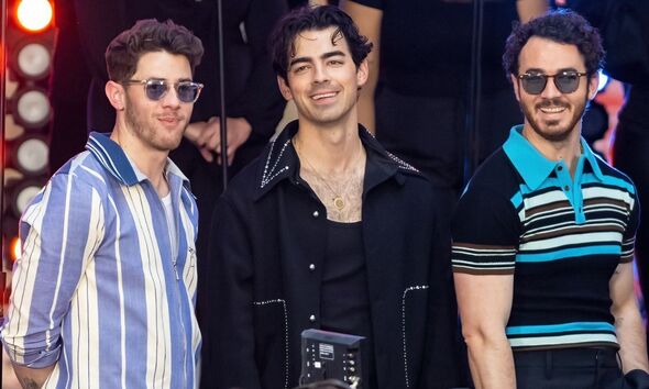The Story Of A Couple's Fight And Joe Jonas's Reaction The Story Of A Couple's Fight And Joe Jonas's Reaction