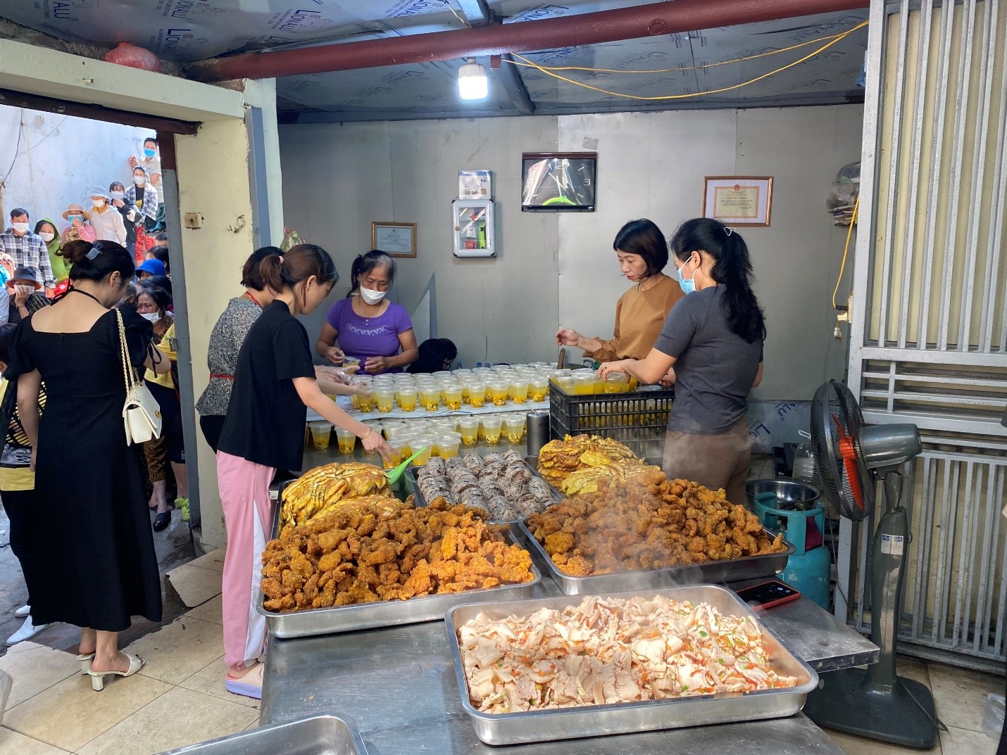 Tiến Linh: Đại Sứ Tình Nguyện Bình Dương - Hành Trình Lan Tỏa Yêu Thương Tiến Linh: Đại Sứ Tình Nguyện Bình Dương - Hành Trình Lan Tỏa Yêu Thương