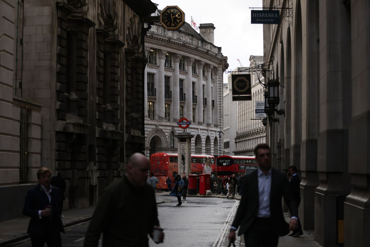 Traders Pare Bets On BOE Cuts: Pound Rises After UK Inflation Data Traders Pare Bets On BOE Cuts: Pound Rises After UK Inflation Data