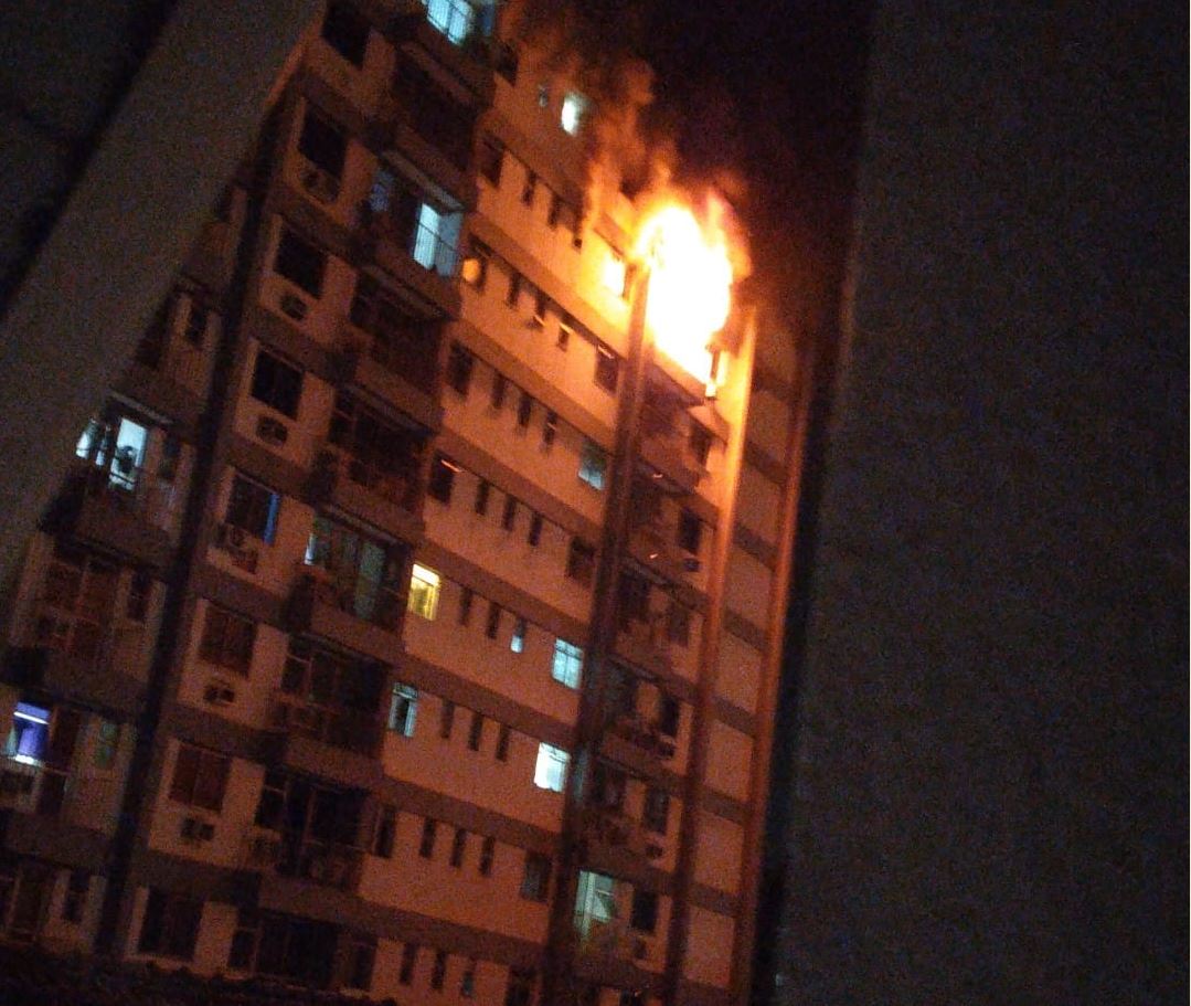 Tragédia Na Tijuca: Incêndio Em Escola Marca Gerações E Reacende Memórias Tragédia Na Tijuca: Incêndio Em Escola Marca Gerações E Reacende Memórias