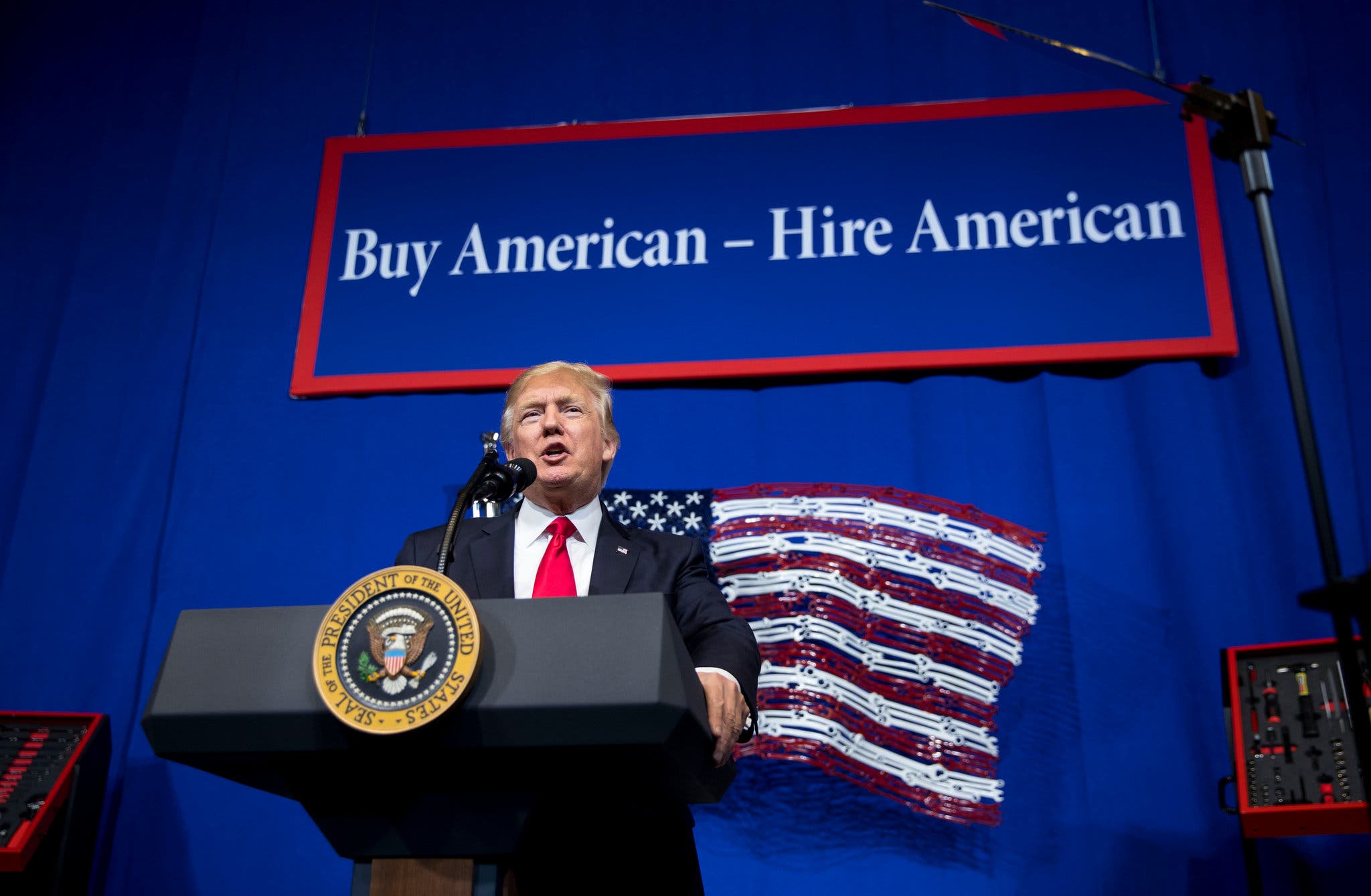 Trump Issues 10% Tariff Baseline, Seeks 'Exceptional' Trade Deals Trump Issues 10% Tariff Baseline, Seeks 'Exceptional' Trade Deals