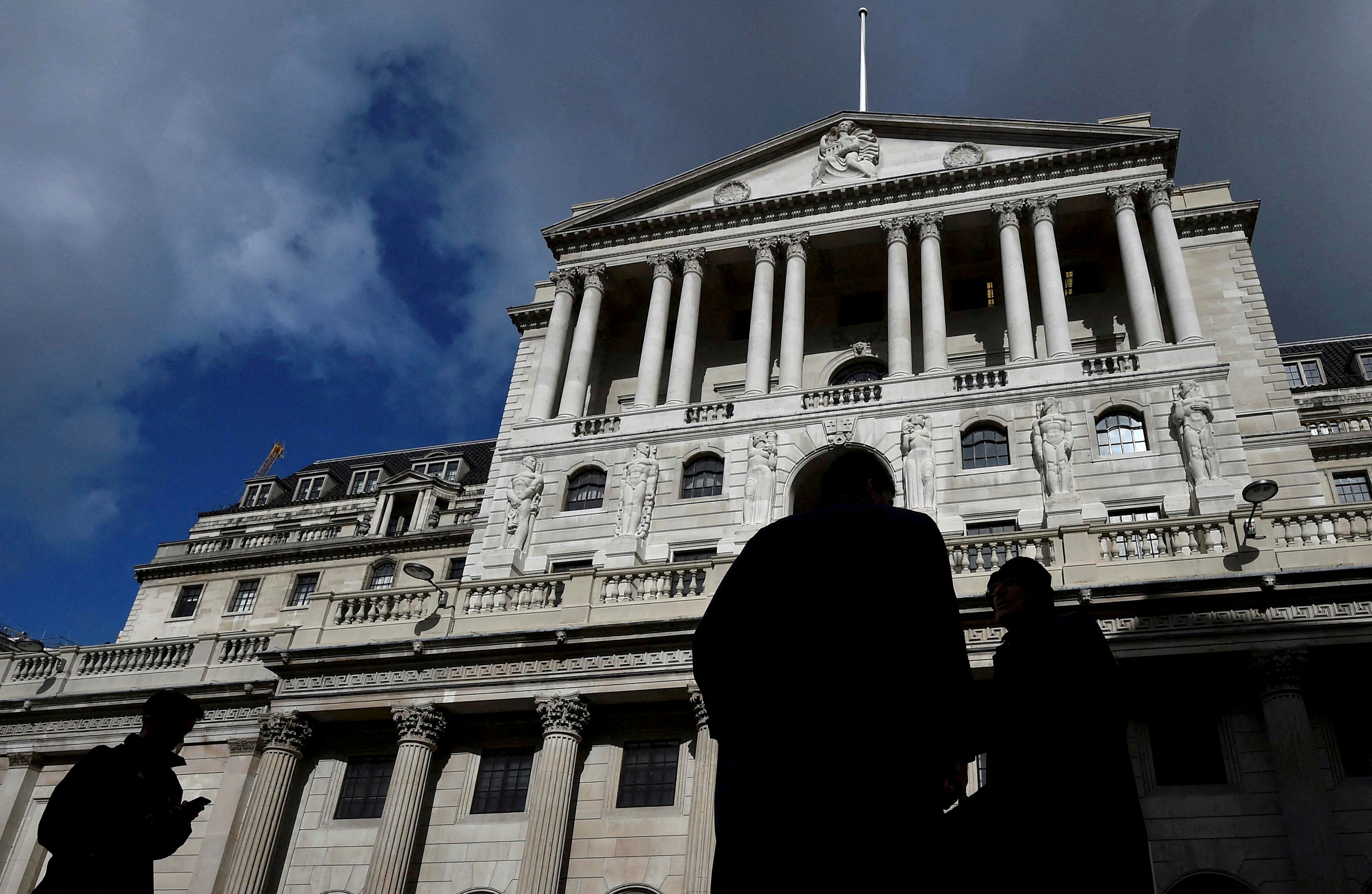 UK Inflation Slows, Pound Strengthens As BOE Rate Cut Expectations Fade UK Inflation Slows, Pound Strengthens As BOE Rate Cut Expectations Fade