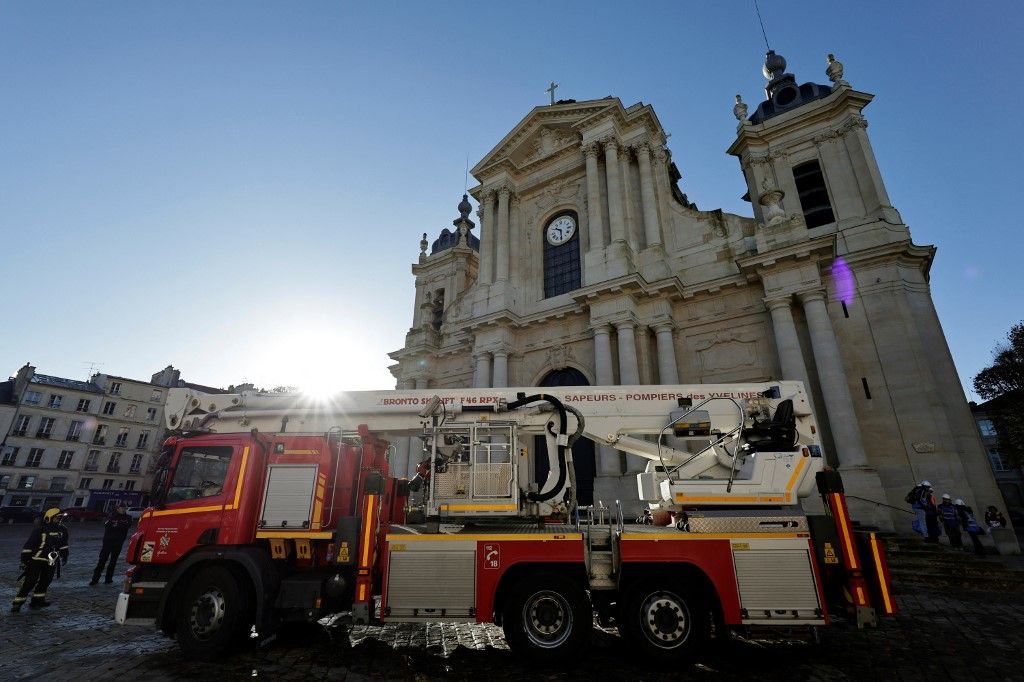 Un Début D'incendie Mobilise Les Secours À La Médiathèque Champollion De Dijon Un Début D'incendie Mobilise Les Secours À La Médiathèque Champollion De Dijon