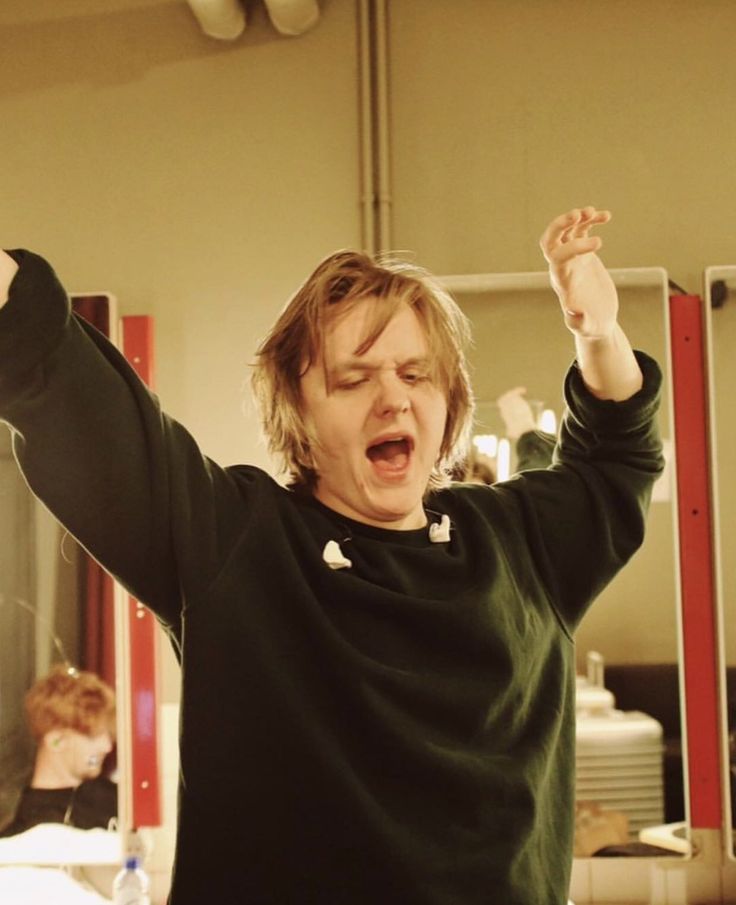 Unexpected Lewis Capaldi Set At Tom Walker's Charity Show Unexpected Lewis Capaldi Set At Tom Walker's Charity Show