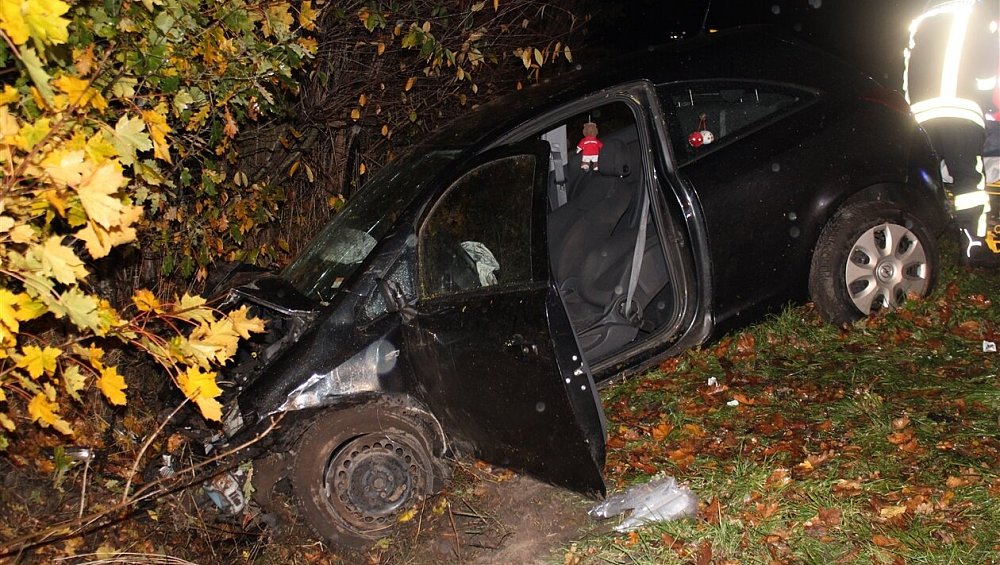 Unfall In Stemwede: Bad Essener Autofahrer Bei Baumkollision Verletzt Unfall In Stemwede: Bad Essener Autofahrer Bei Baumkollision Verletzt