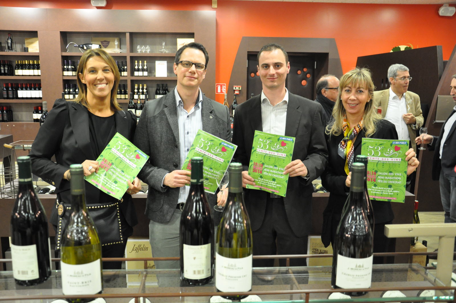 Vente Des Vins De Nuits-Saint-Georges : Candeloro Et Ladesou En Images Vente Des Vins De Nuits-Saint-Georges : Candeloro Et Ladesou En Images