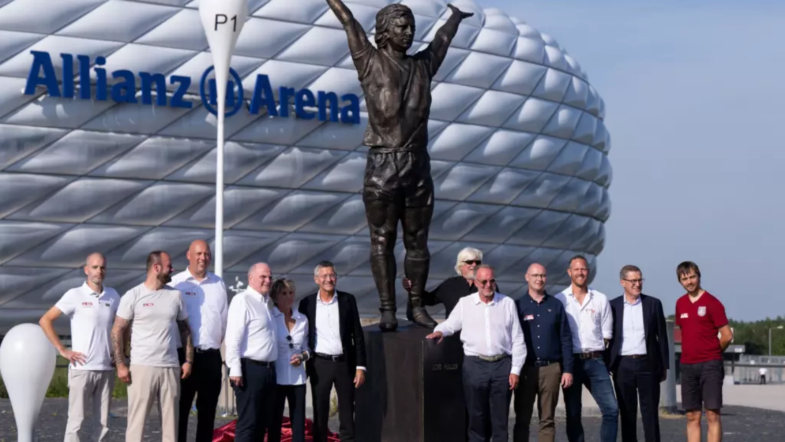 Victory And Farewell: Bayern And Muller Celebrate At Allianz Arena Victory And Farewell: Bayern And Muller Celebrate At Allianz Arena