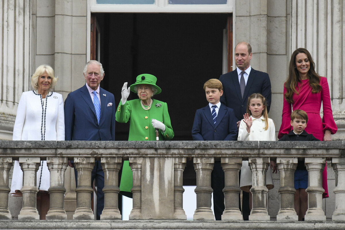 Virginia Giuffre-skandalen: Hvordan Den Rystet Det Britiske Kongehuset Virginia Giuffre-skandalen: Hvordan Den Rystet Det Britiske Kongehuset