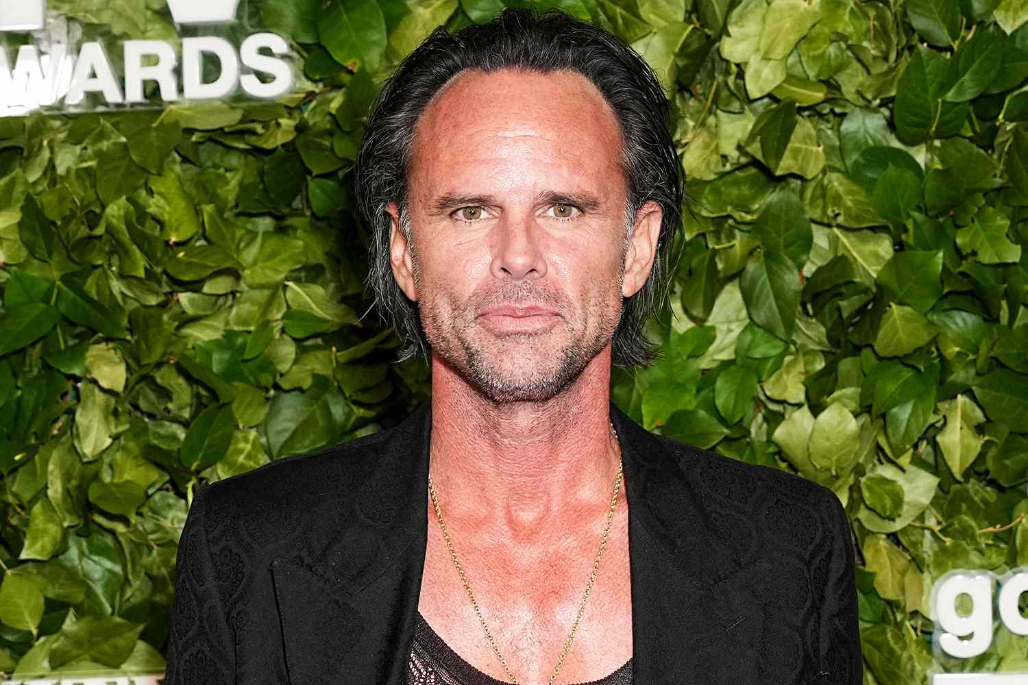 Walton Goggins To Host SNL, Mocks Obsessive White Lotus Fan Theories Walton Goggins To Host SNL, Mocks Obsessive White Lotus Fan Theories