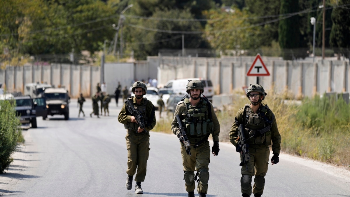 West Bank Raid: Israeli Forces Detain Palestinian Journalist
