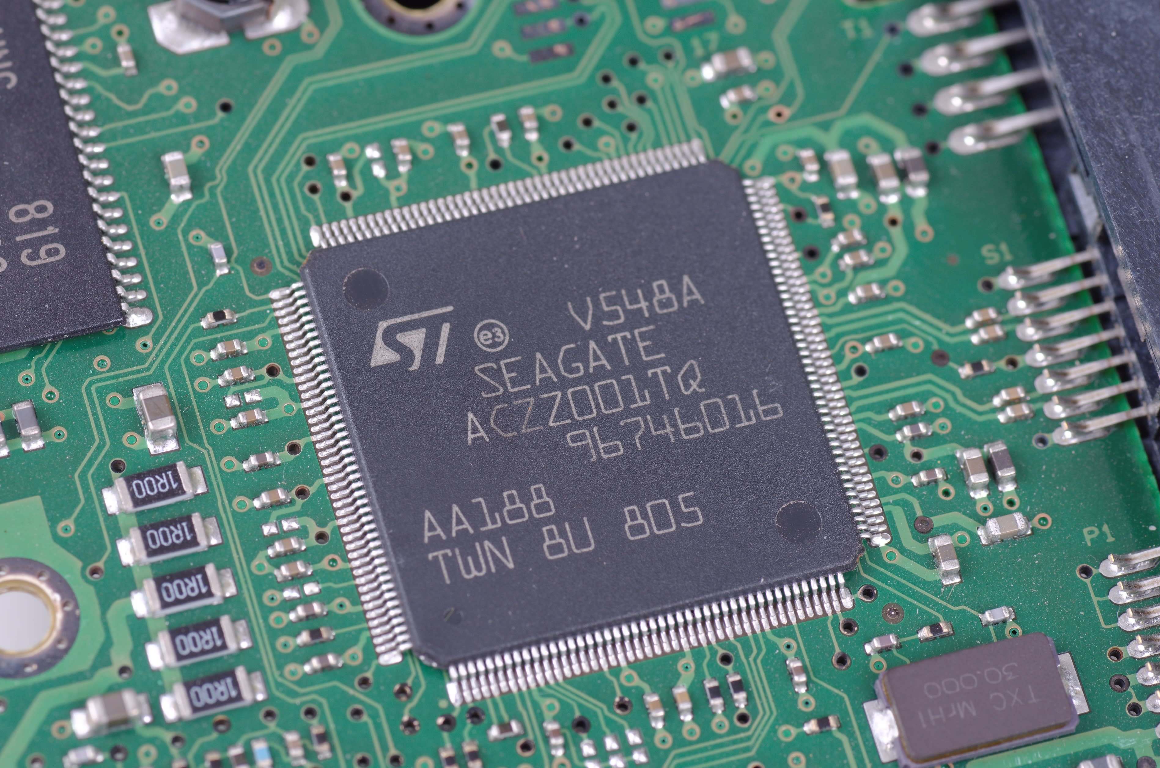 Why Did Investors Exit Leveraged Semiconductor ETFs Before The Price Jump? Why Did Investors Exit Leveraged Semiconductor ETFs Before The Price Jump?