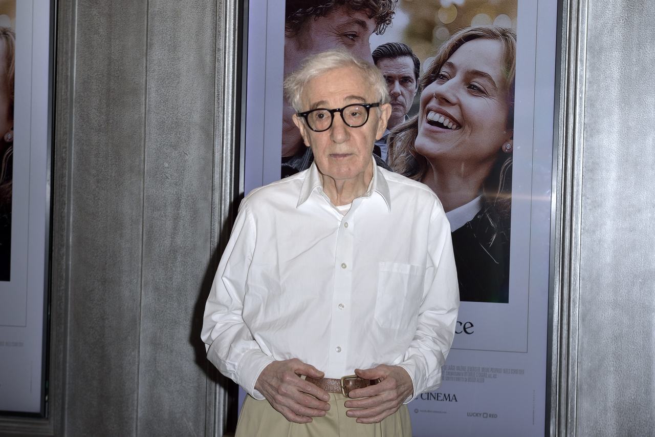 Woody Allen Controversy: Sean Penn's Support Fuels Debate Over Past Sexual Abuse Allegations Woody Allen Controversy: Sean Penn's Support Fuels Debate Over Past Sexual Abuse Allegations