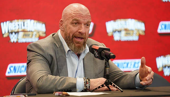 WWE Talent Critiques Hinchcliffe's Segment WWE Talent Critiques Hinchcliffe's Segment