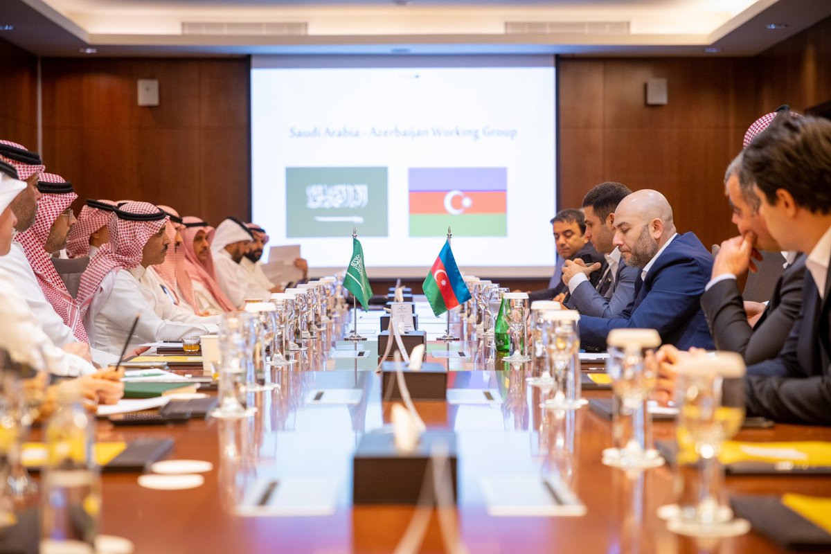 وزير التجارة السعودي يعزز التعاون الاقتصادي مع أذربيجان وزير التجارة السعودي يعزز التعاون الاقتصادي مع أذربيجان